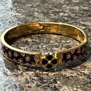 Heritage Spade Flower Hinged Bangle
